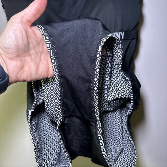 DKNY Woman’s One Piece Bandeau Maillot
Swimsuit Tummy Control Size Medium - Picture 7 of 9